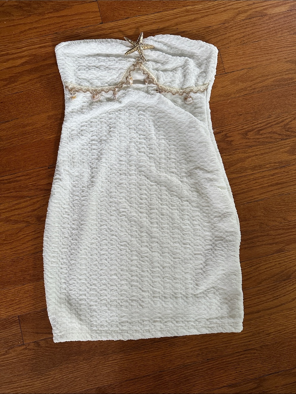 NWOT Strapless White Textured Mini Dress with Decorative Star Accent